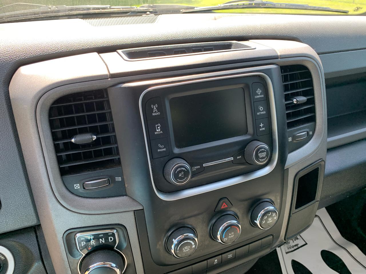 RAM 1500 4WD Crew Cab 140.5" Express 2015