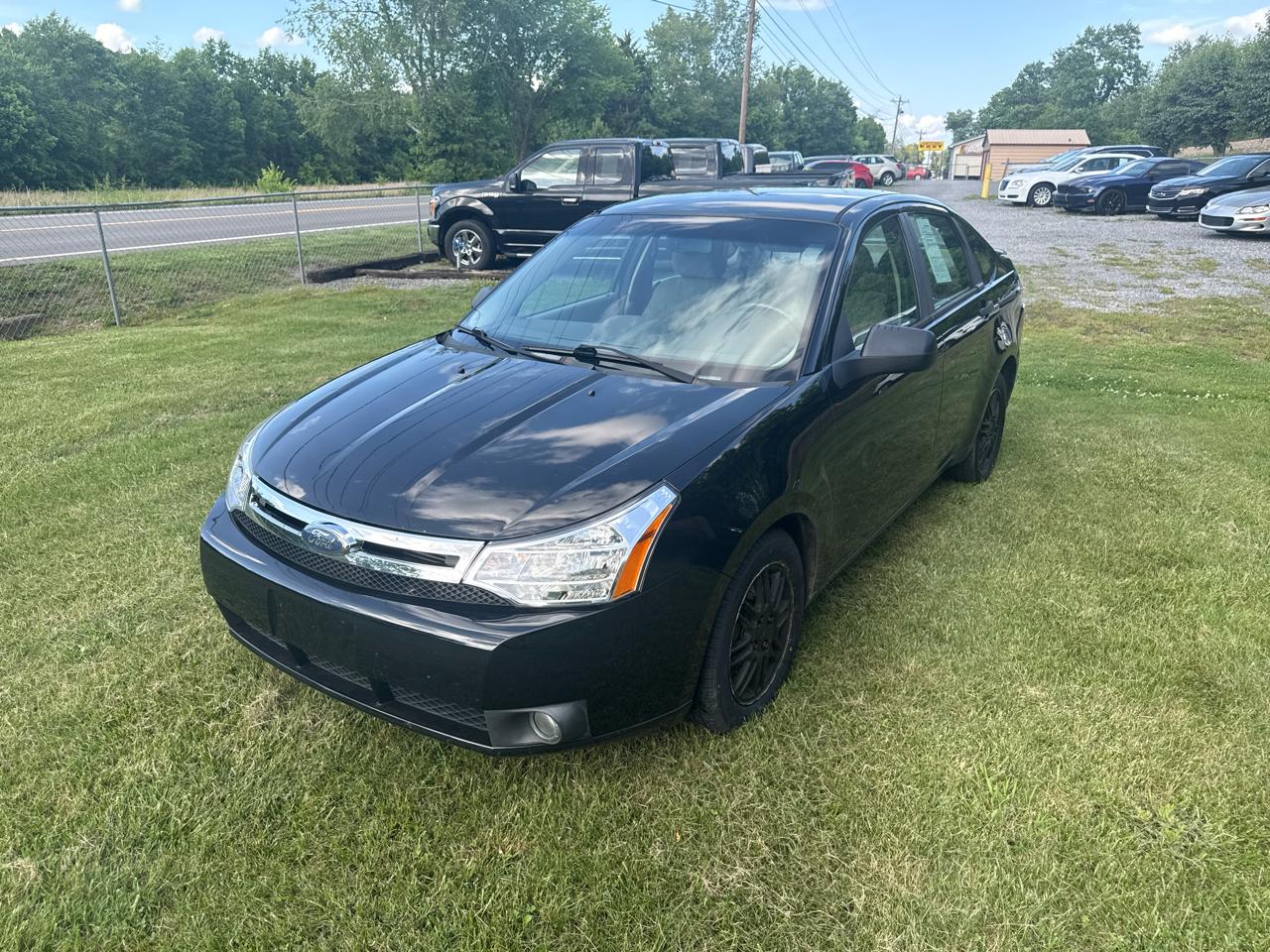 Ford Focus 4dr Sdn SE 2010