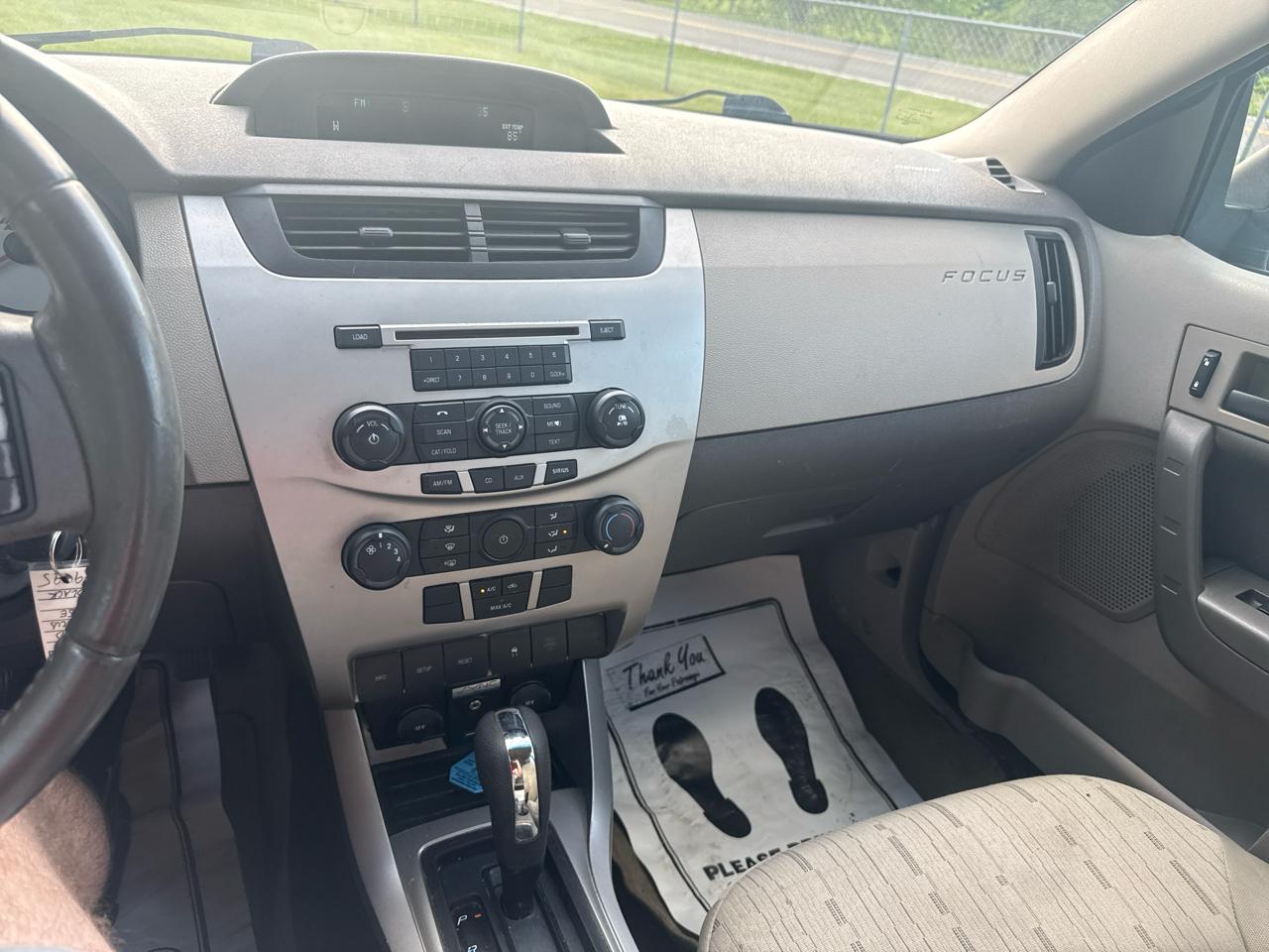 Ford Focus 4dr Sdn SE 2010