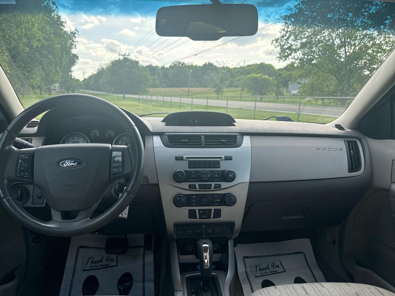 Ford Focus 4dr Sdn SE 2010