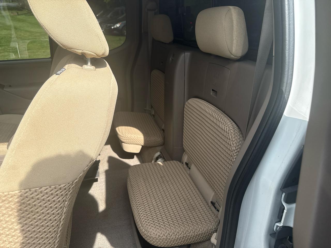 Nissan Frontier 4WD King Cab Auto SV 2016