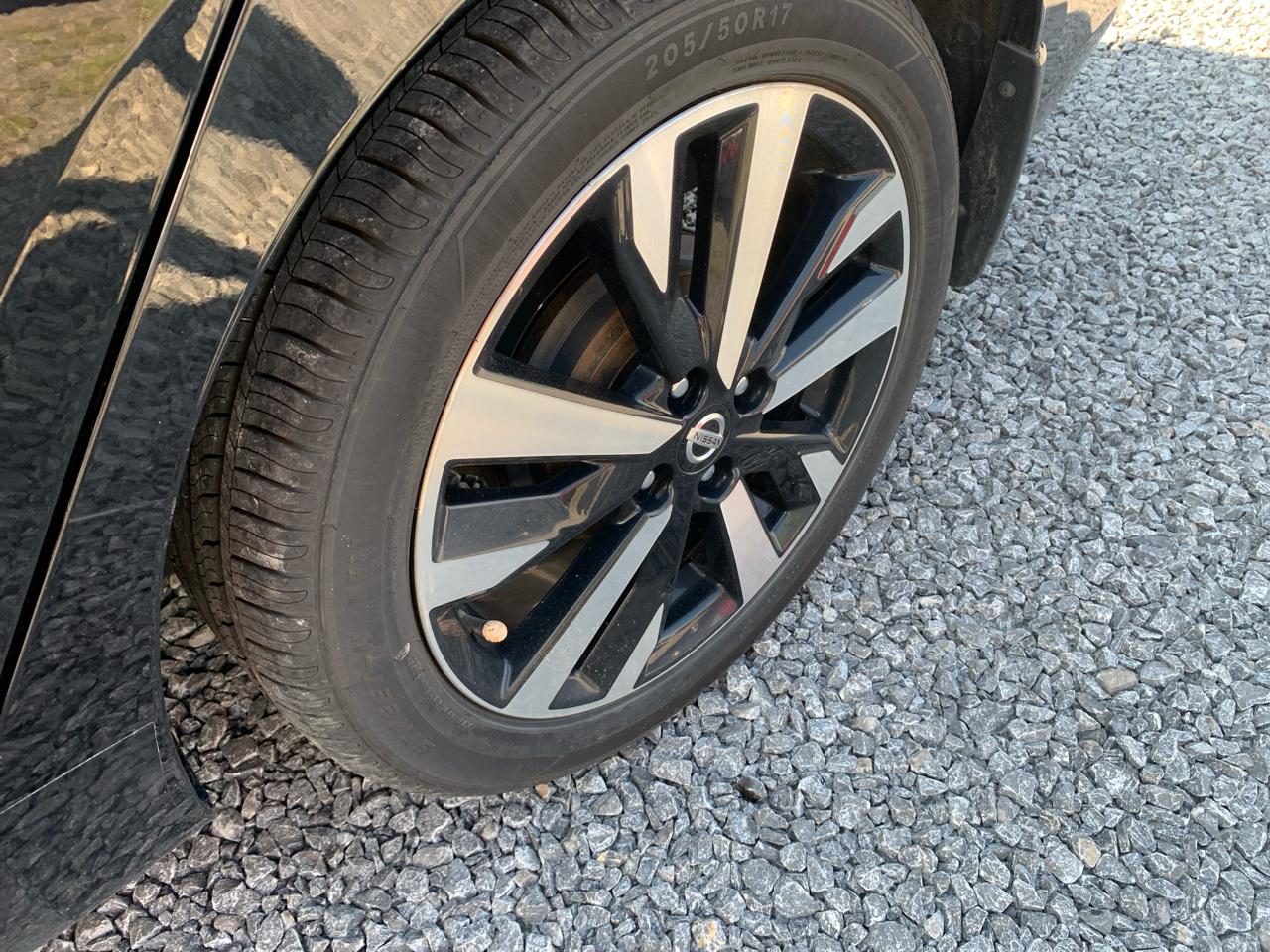 Nissan Versa SR CVT 2021