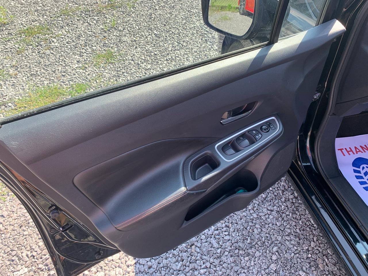 Nissan Versa SR CVT 2021