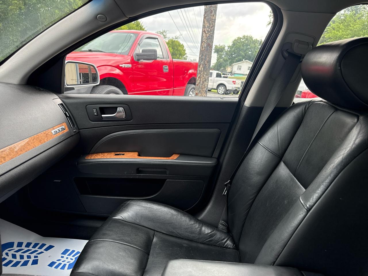 Cadillac STS 4dr Sdn V6 RWD w/1SB 2010