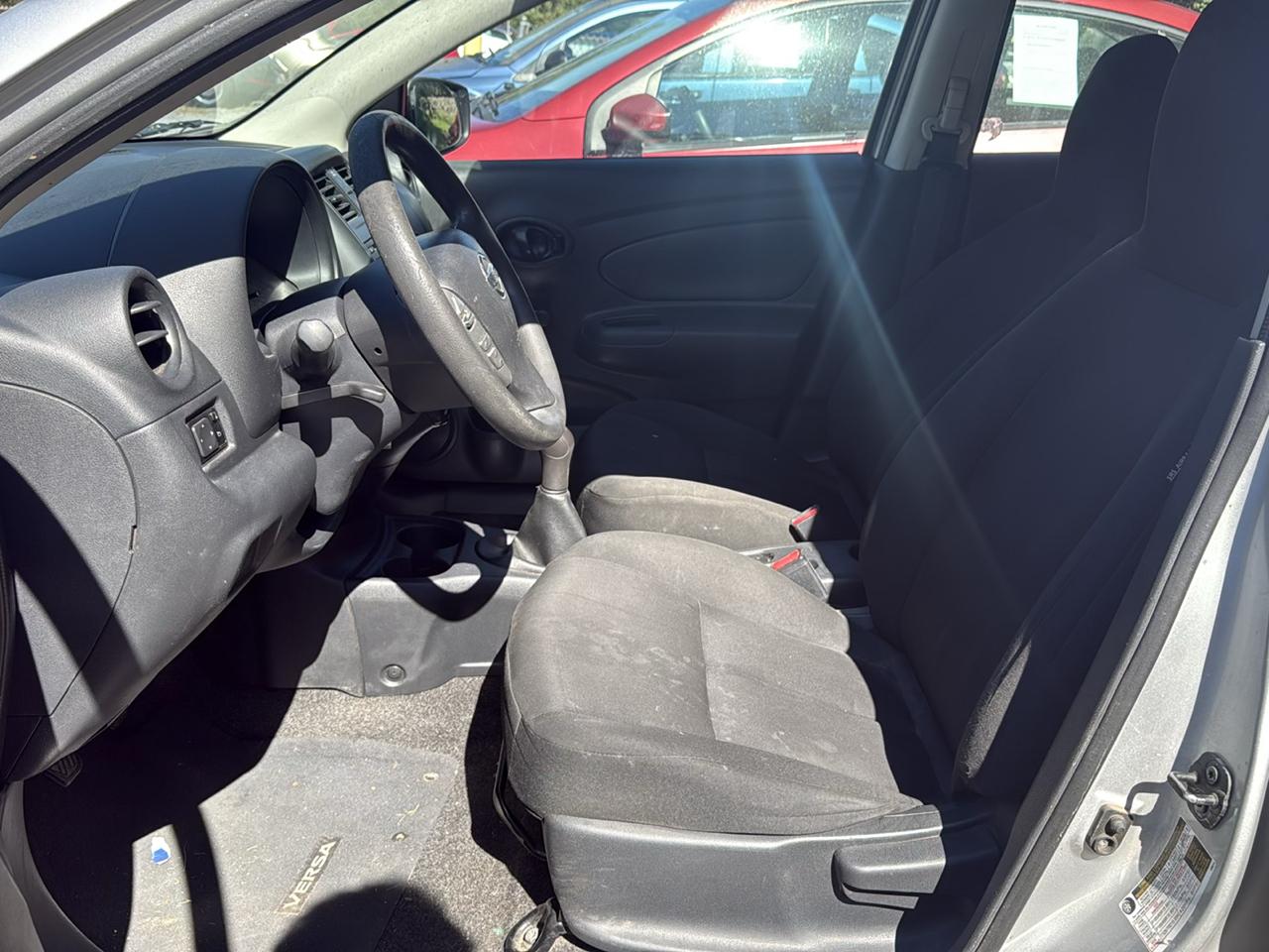 Nissan Versa 4dr Sdn Manual 1.6 S 2016