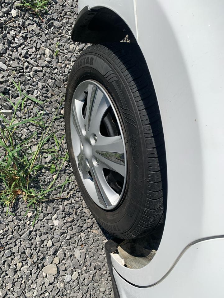 Nissan Versa 5dr HB I4 Auto 1.8 S 2011