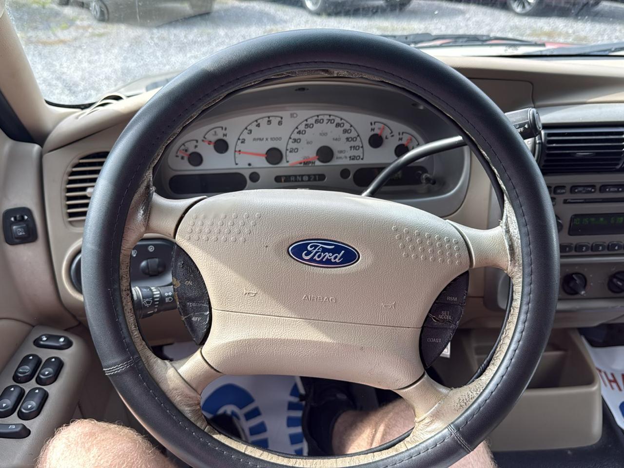 Ford Explorer Sport Trac 4dr 126" WB 4WD XLT Premium 2004