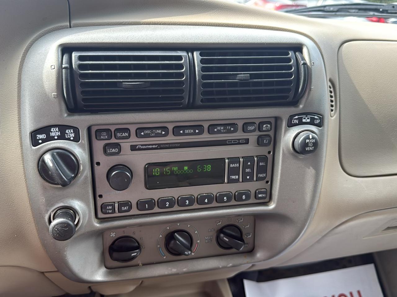Ford Explorer Sport Trac 4dr 126" WB 4WD XLT Premium 2004