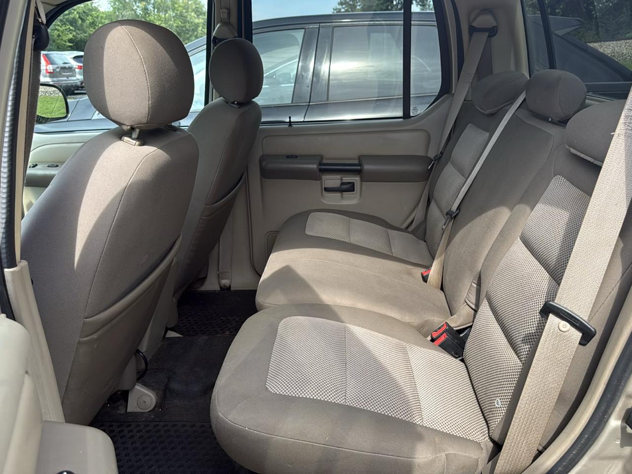 Ford Explorer Sport Trac 4dr 126" WB 4WD XLT Premium 2004