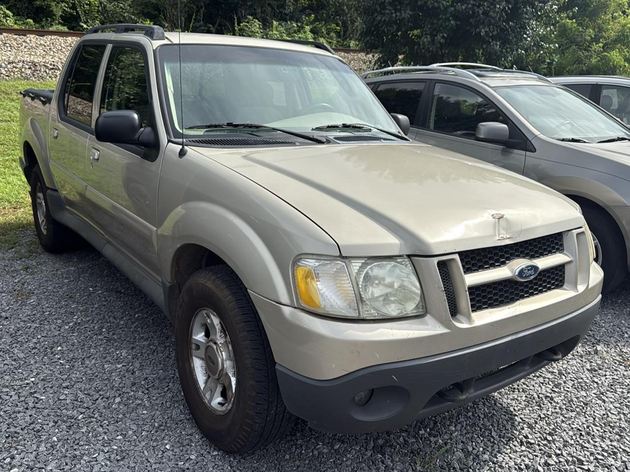 Ford Explorer Sport Trac 4dr 126" WB 4WD XLT Premium 2004