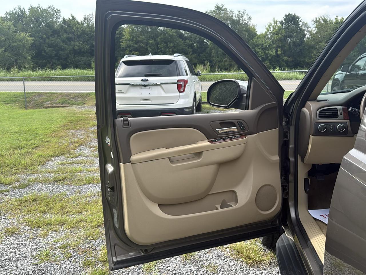 Chevrolet Tahoe 4WD 4dr 1500 LT 2011