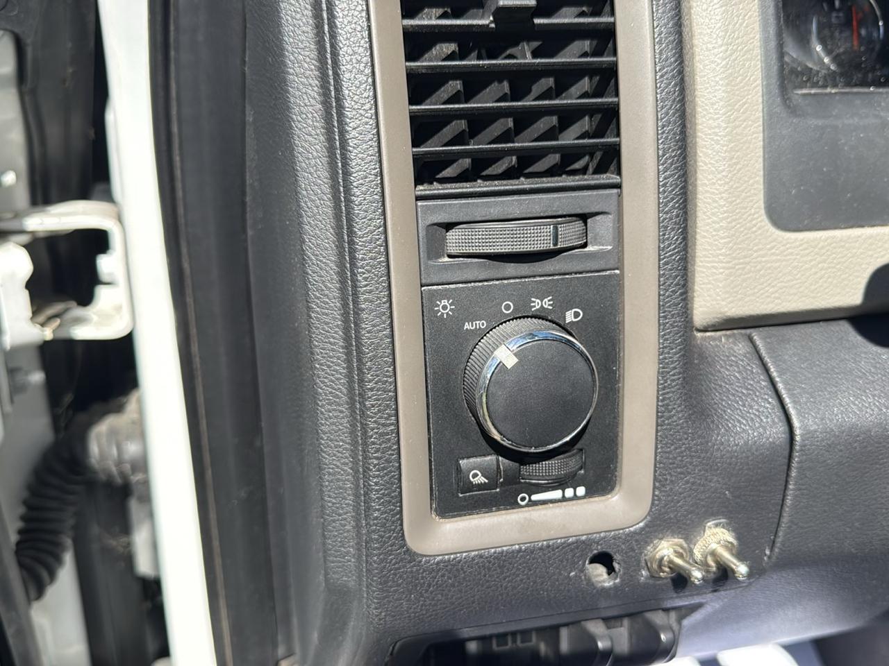 Dodge 1500 4WD Quad Cab 140.5" ST 2012
