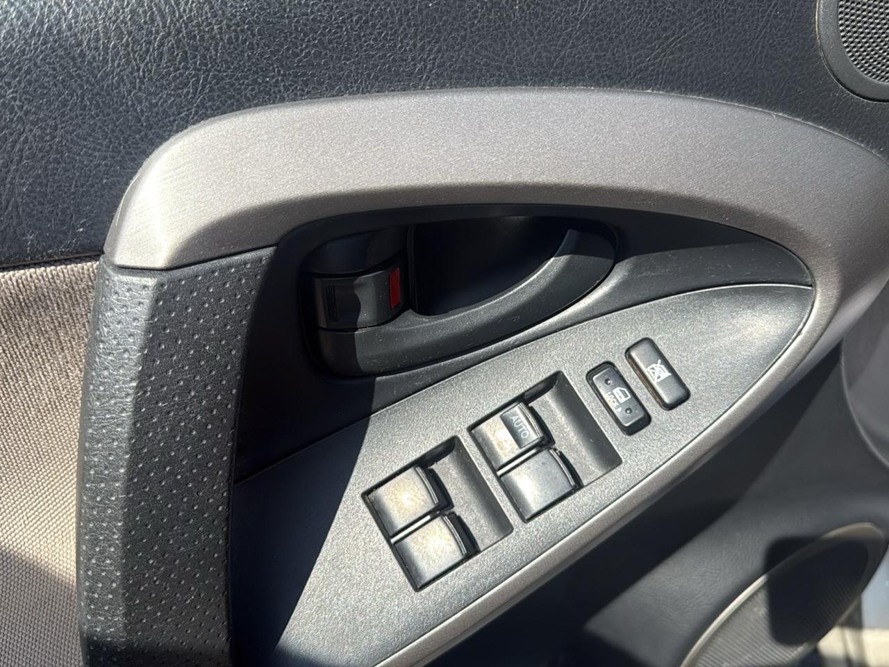 Toyota RAV4 2WD 4dr 4-cyl (Natl) 2007