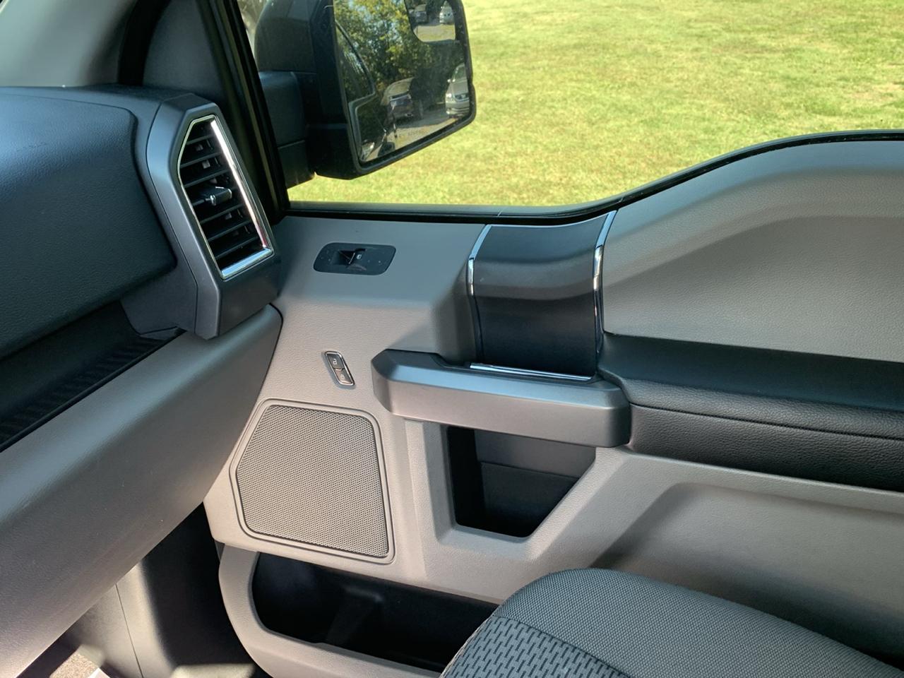 Ford F-150 4WD SuperCab 163" Lariat w/HD Payload Pkg 2015