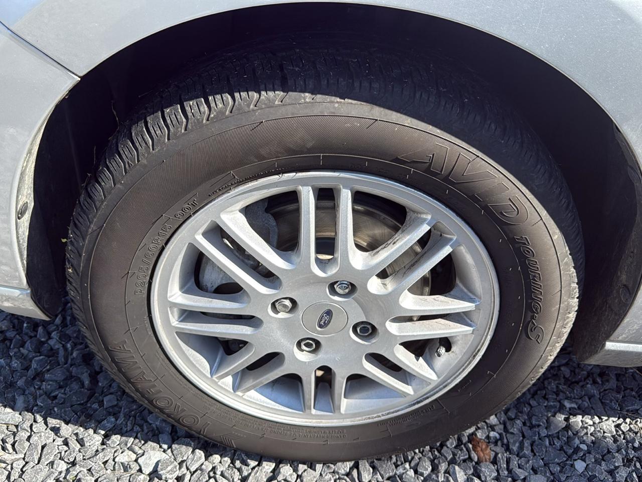 Ford Focus 4dr Sdn SE 2010