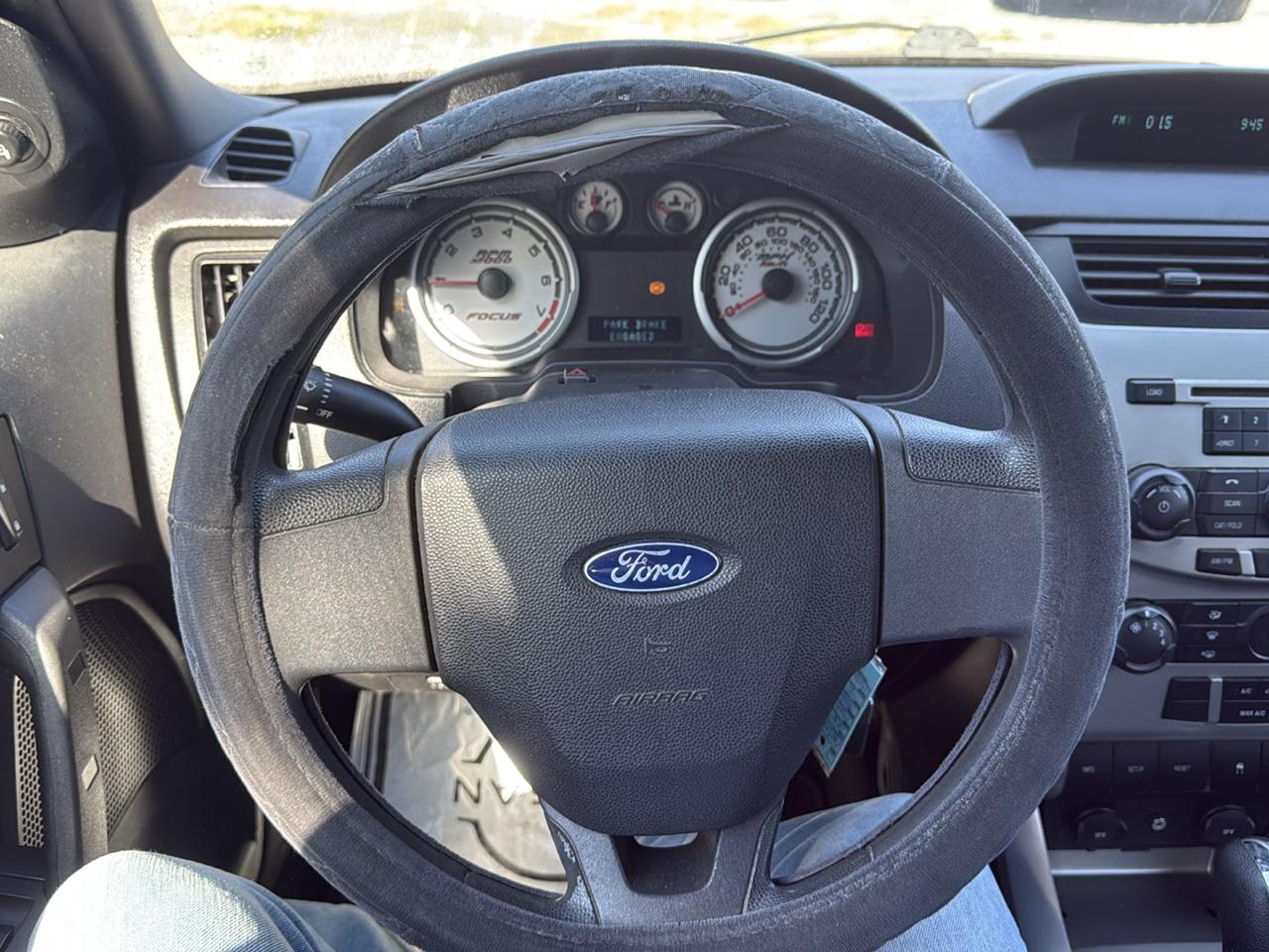Ford Focus 4dr Sdn SE 2010