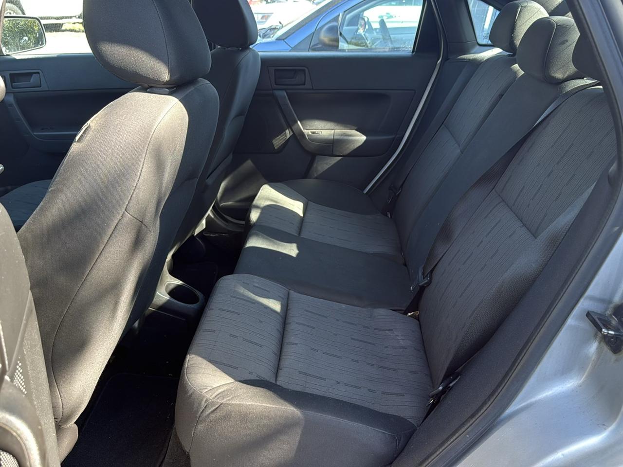 Ford Focus 4dr Sdn SE 2010
