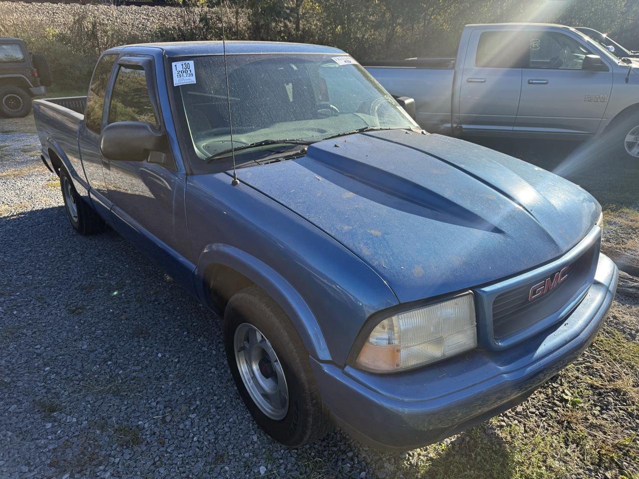 GMC Sonoma Ext Cab 123" WB SLS w/1SF Pkg 2001