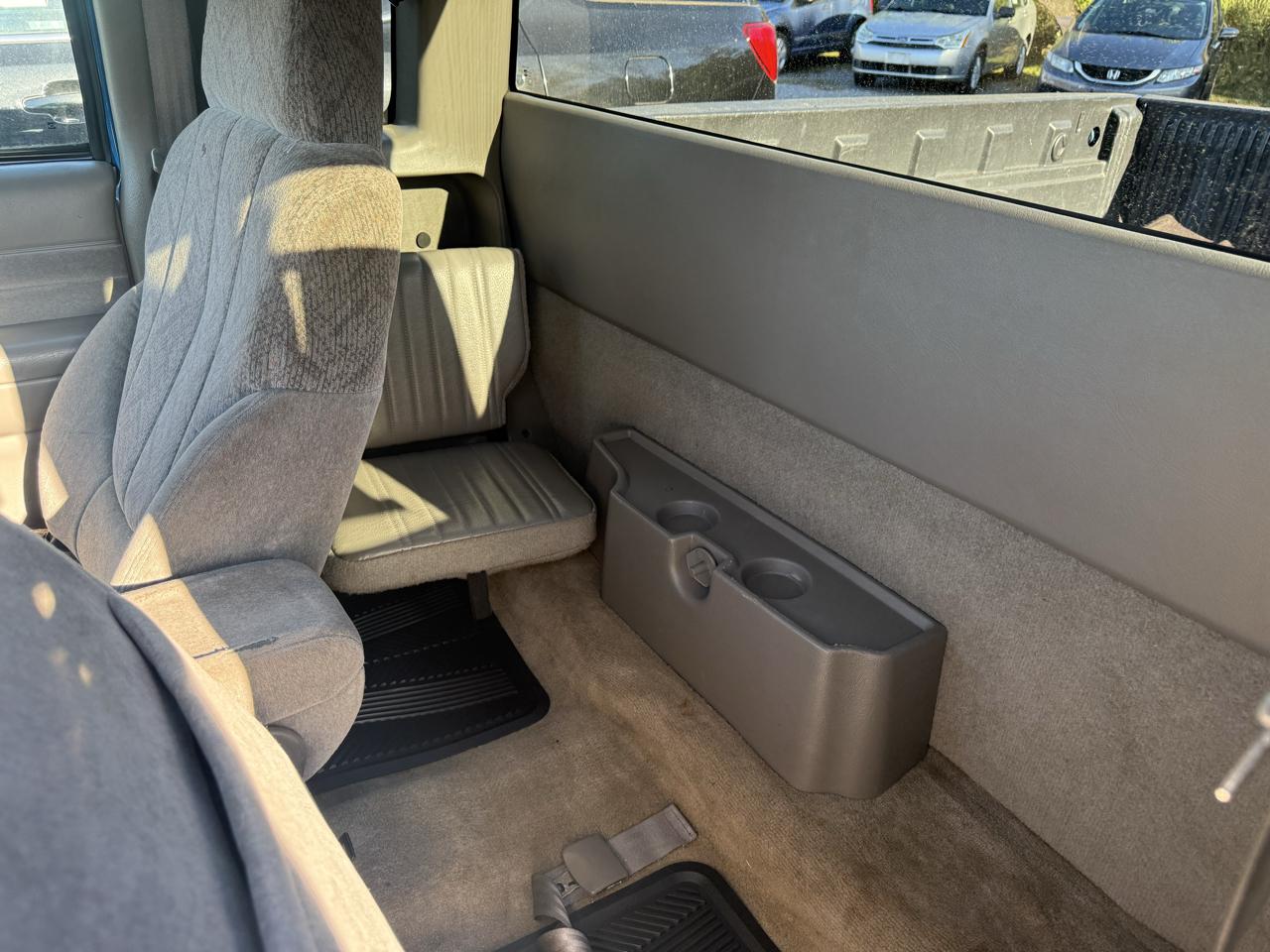 GMC Sonoma Ext Cab 123" WB SLS w/1SF Pkg 2001