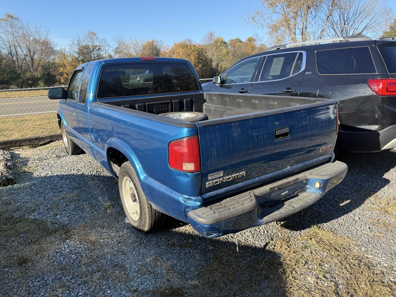 GMC Sonoma Ext Cab 123" WB SLS w/1SF Pkg 2001