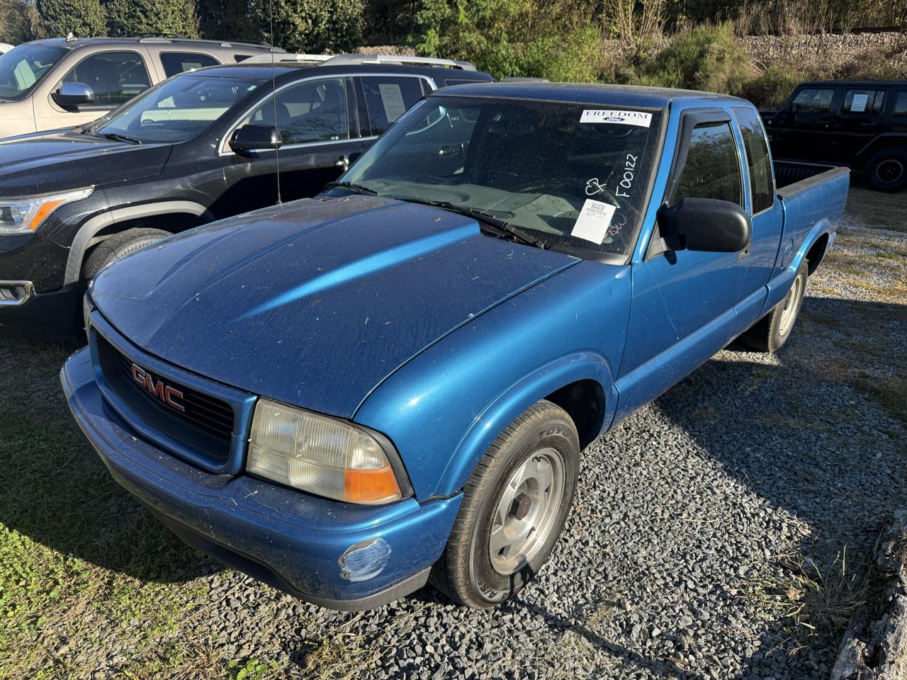 GMC Sonoma Ext Cab 123" WB SLS w/1SF Pkg 2001