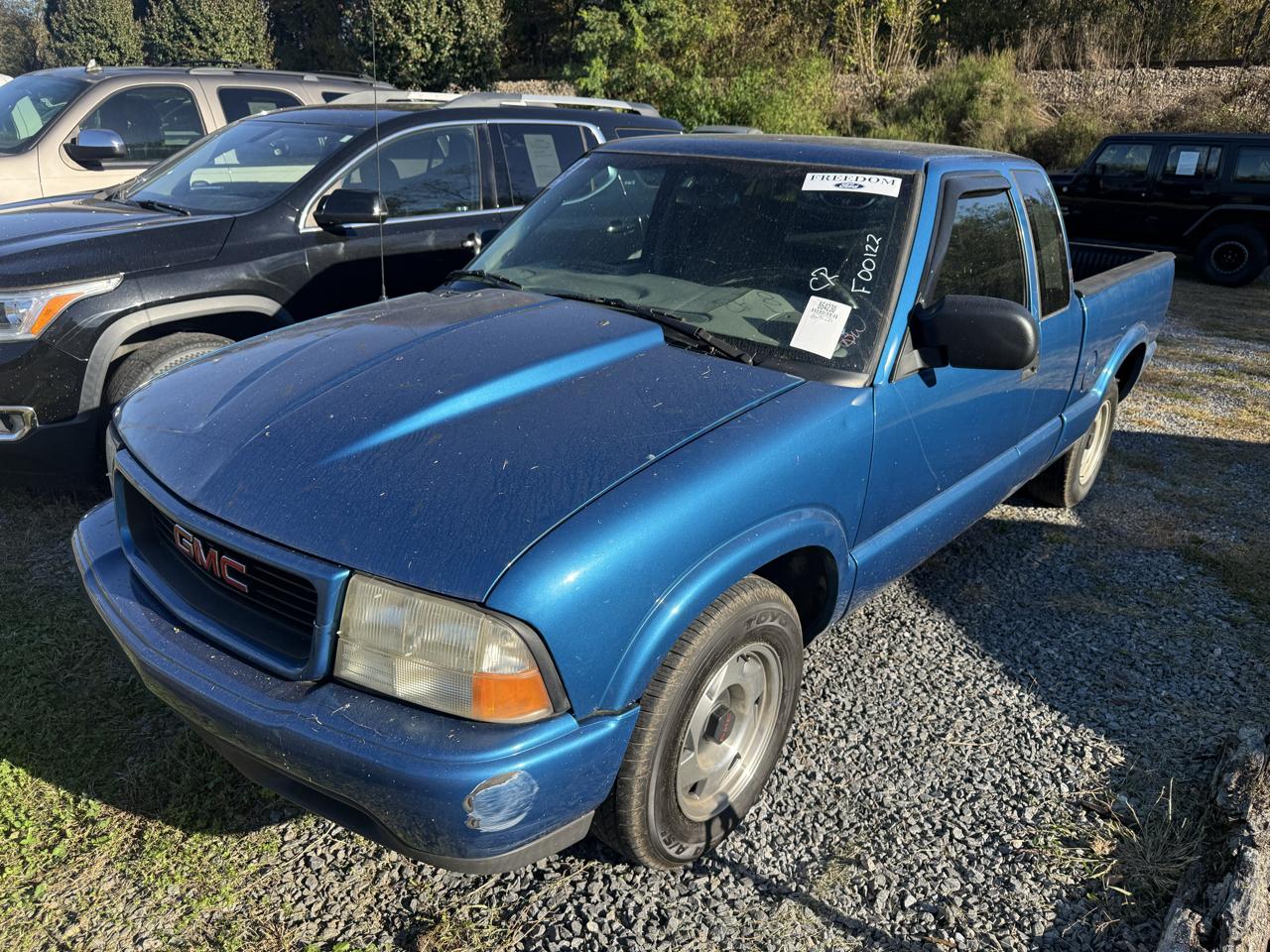 GMC Sonoma Ext Cab 123" WB SLS w/1SF Pkg 2001