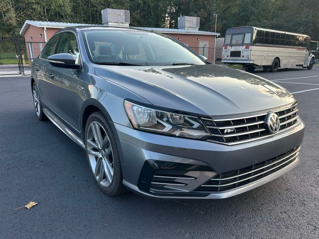 2017 Volkswagen Passat 1.8T R-LINE