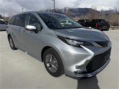 2023 Toyota Sienna 