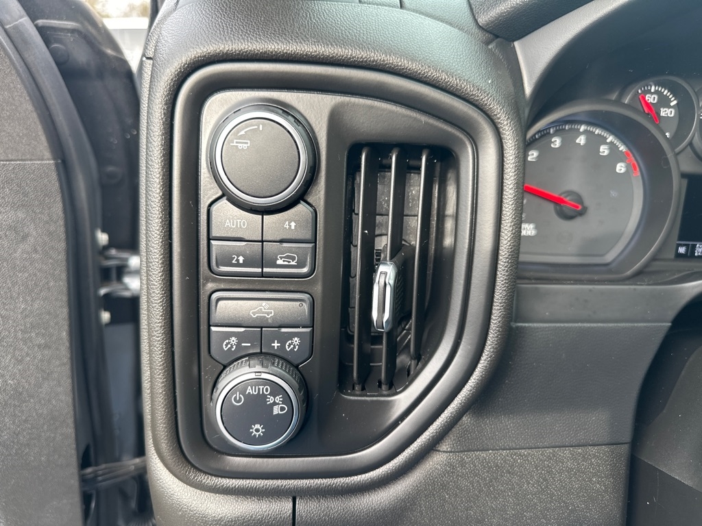Chevrolet Silverado 1500 Custom Double Cab 4WD 2021