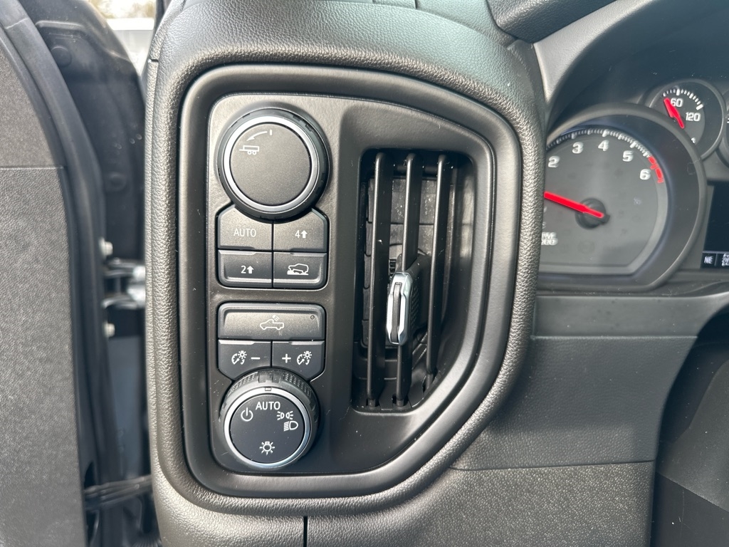 Chevrolet Silverado 1500 Custom Double Cab 4WD 2021