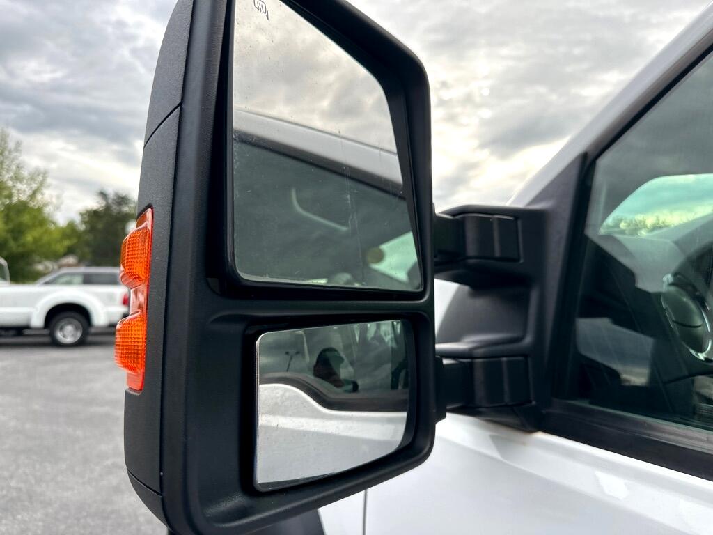 2013 Ford F-550 XLT photo 13