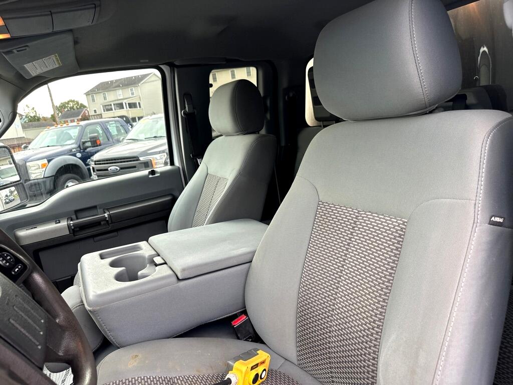 2013 Ford F-550 XLT photo 16