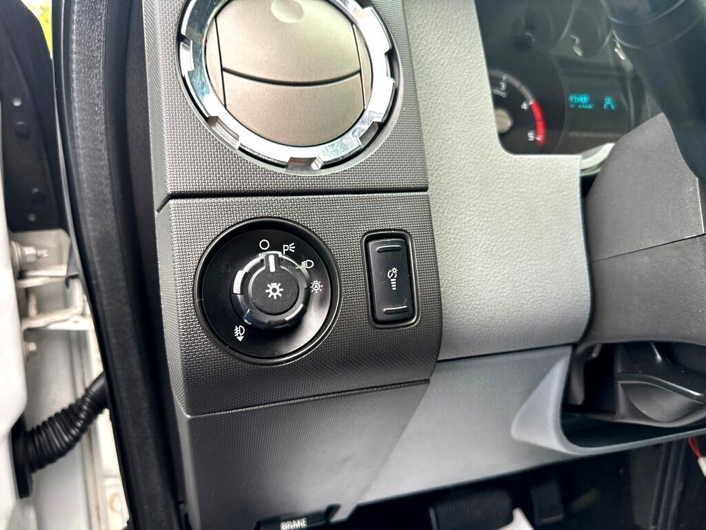 2013 Ford F-550 XLT photo 17