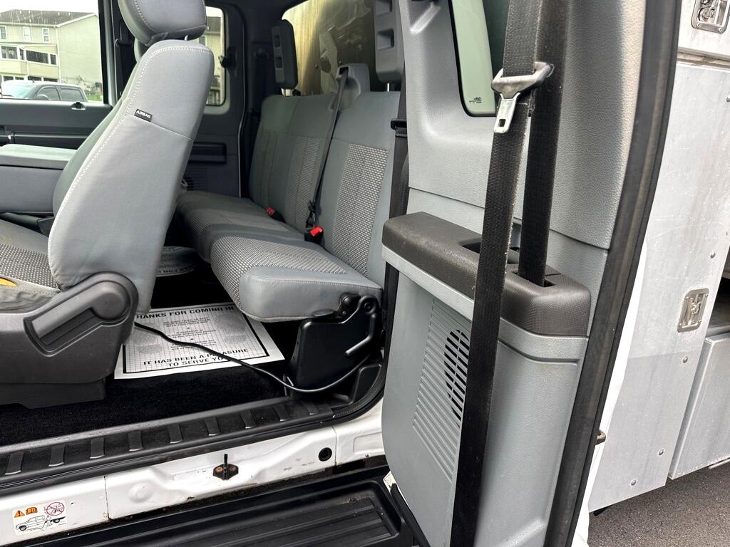 2013 Ford F-550 XLT photo 20