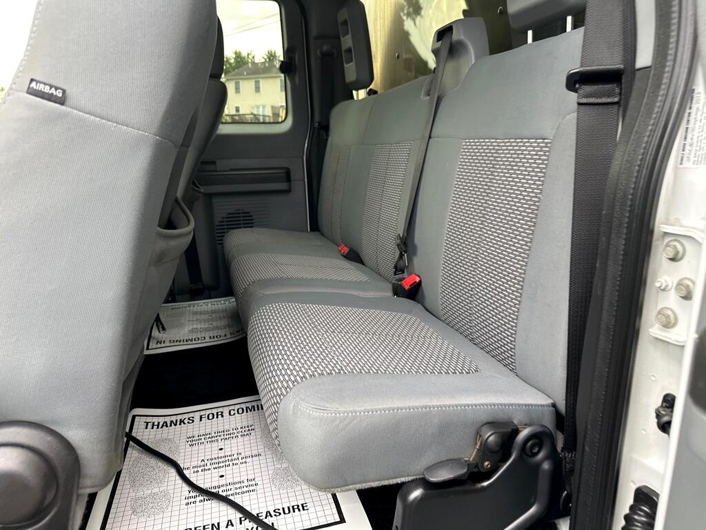 2013 Ford F-550 XLT photo 21