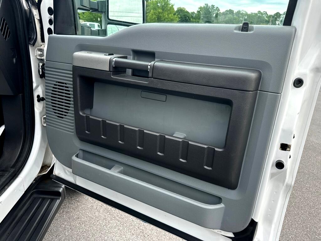 2013 Ford F-550 XLT photo 22