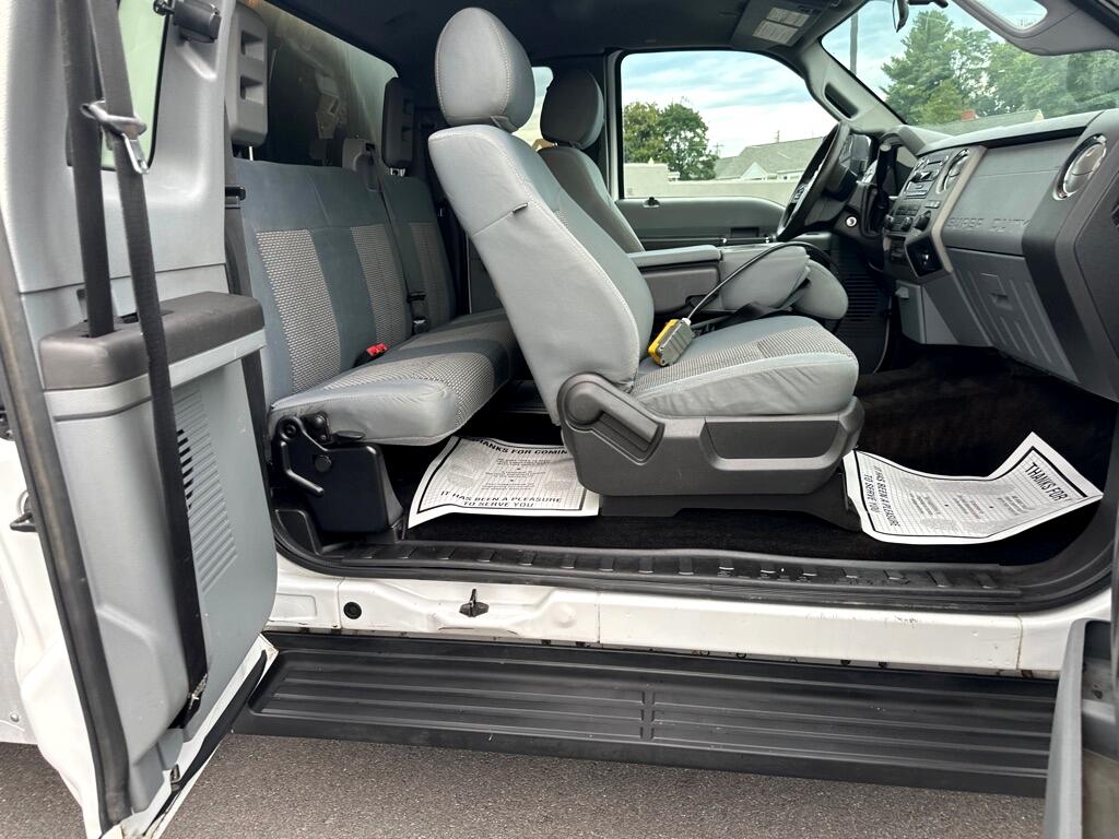 2013 Ford F-550 XLT photo 23