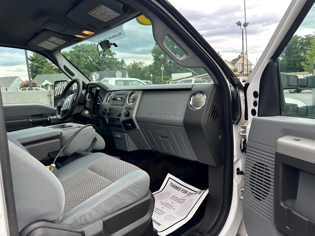 2013 Ford F-550 XLT photo 24