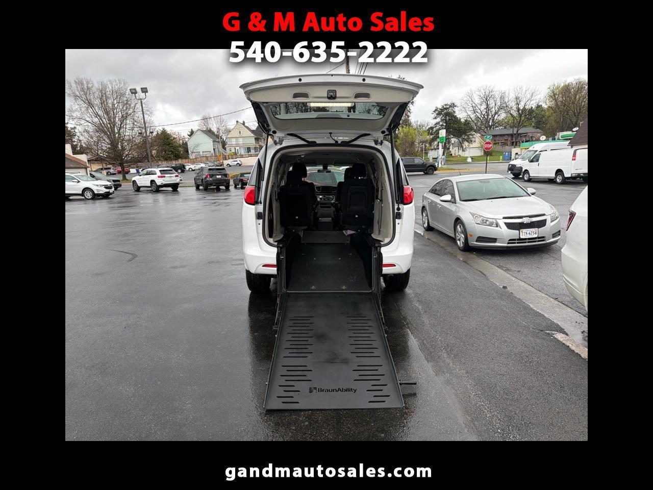 2022 Chrysler Voyager LX