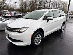 2022 Chrysler Voyager 