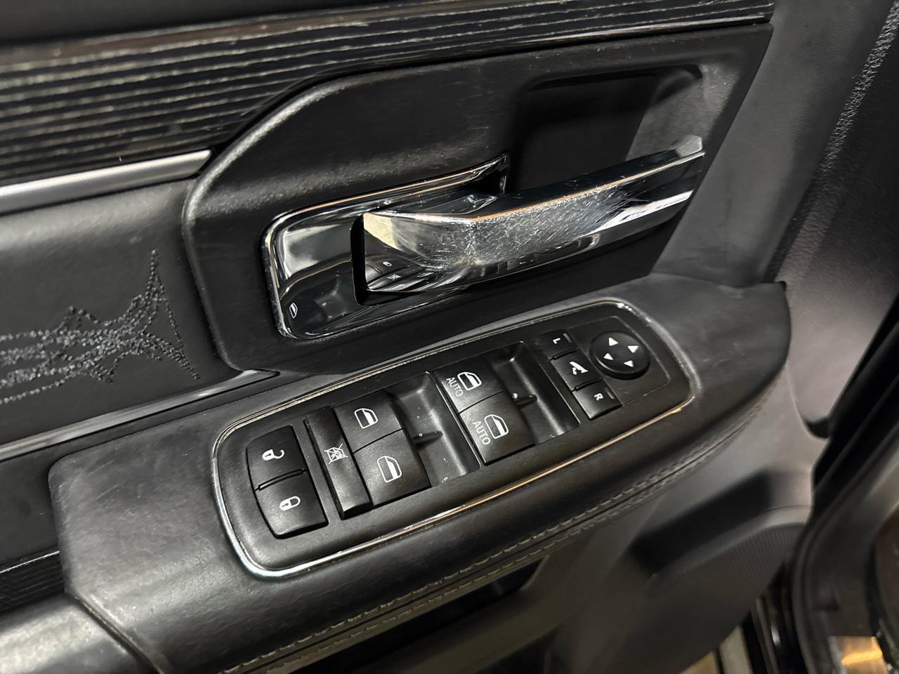 RAM 1500 4WD Crew Cab 149" Limited 2014