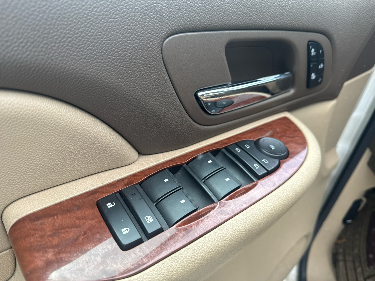 GMC Yukon XL SLT-2 1/2 Ton 4WD 2008