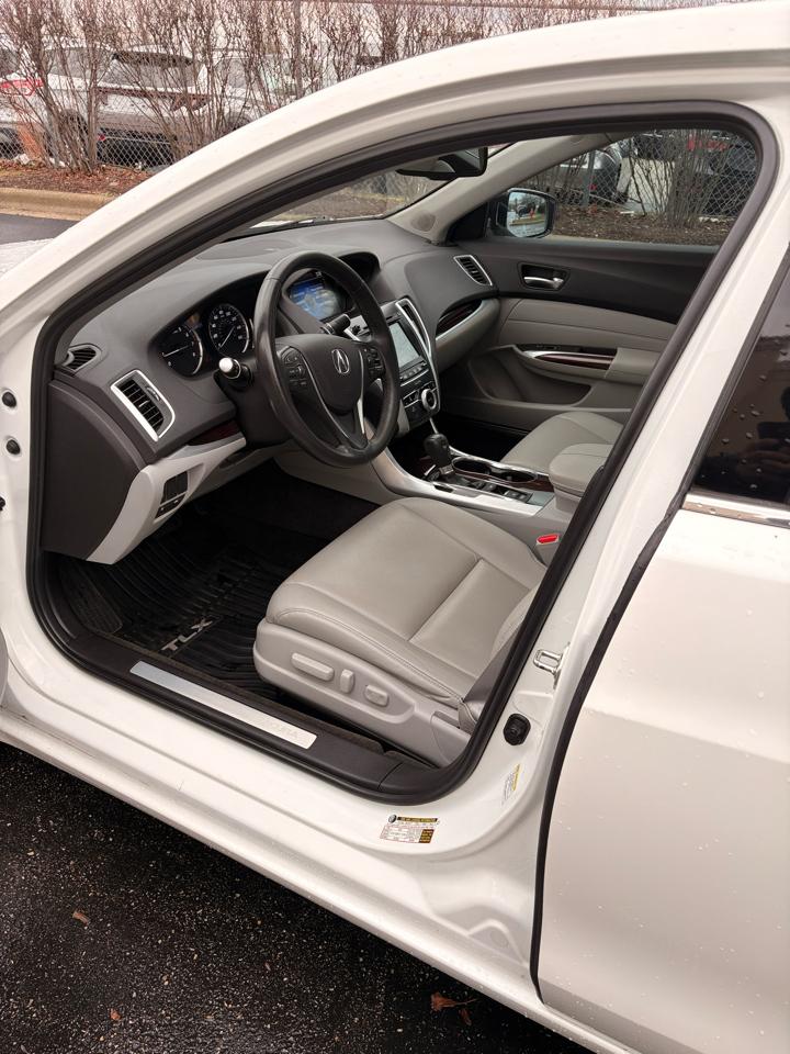 Acura TLX Base 2.4L 2017