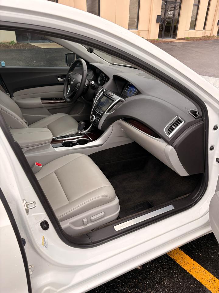 Acura TLX Base 2.4L 2017