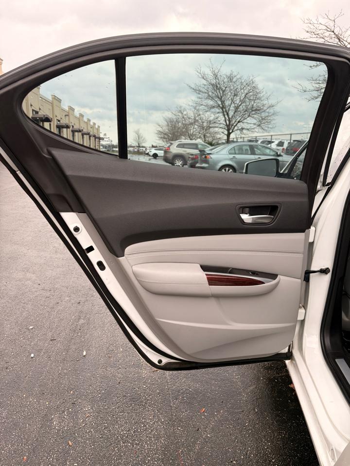 Acura TLX Base 2.4L 2017