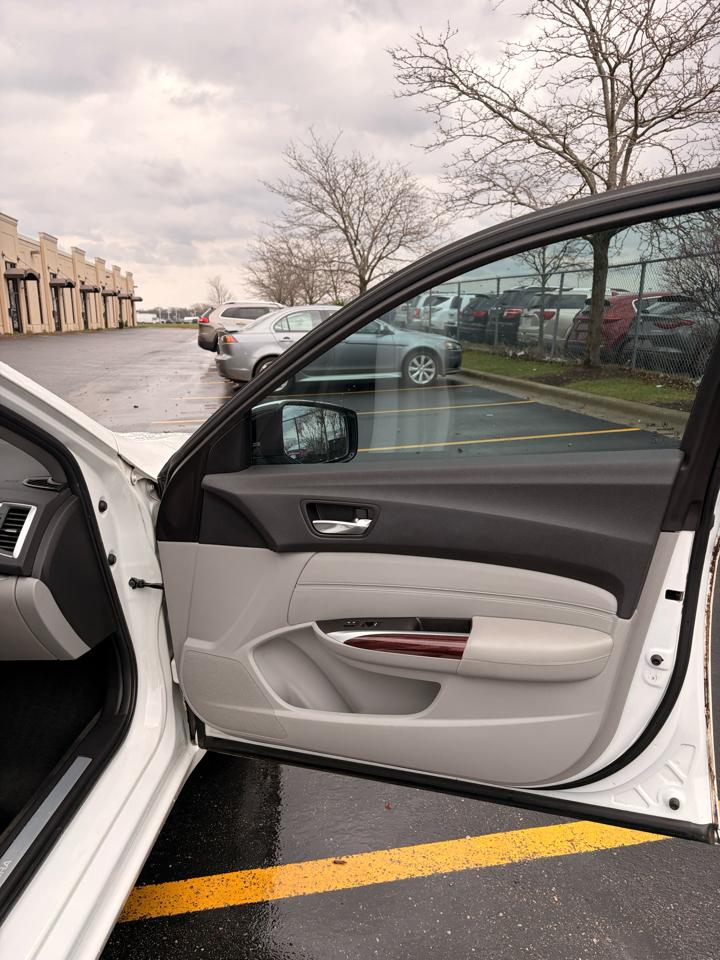 Acura TLX Base 2.4L 2017