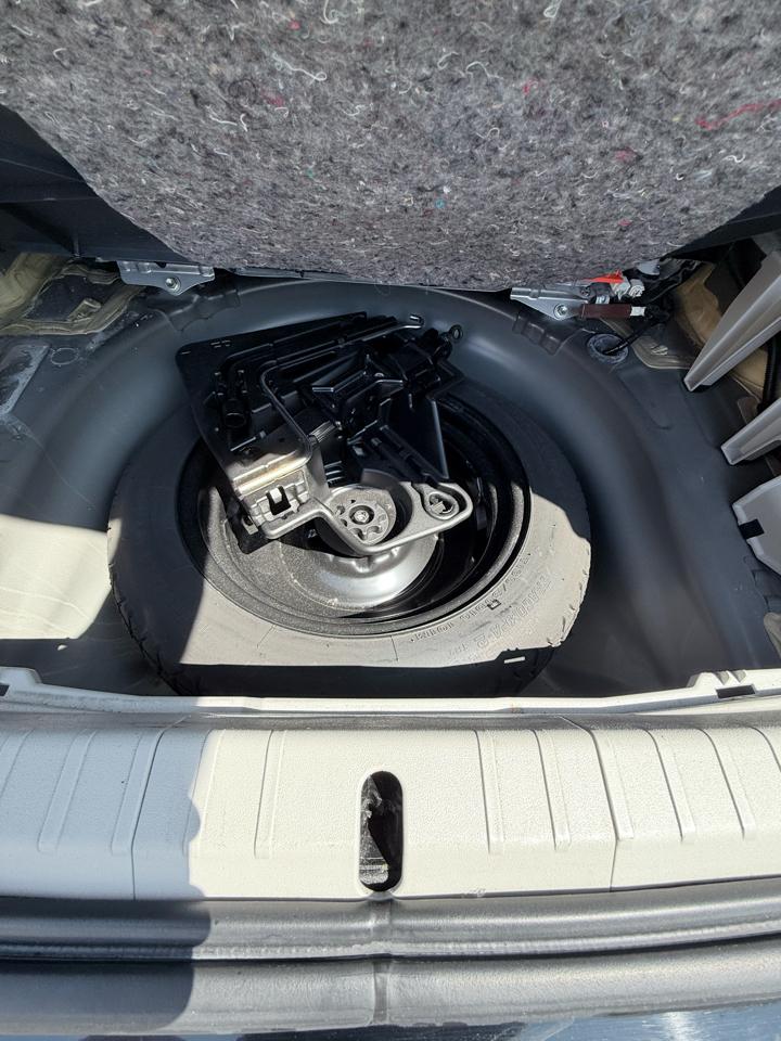 Toyota Prius Prius V 2012