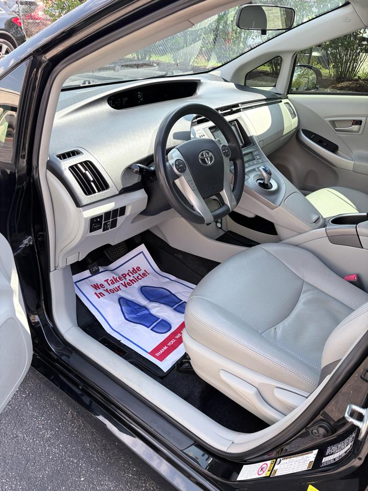 Toyota Prius Prius V 2012