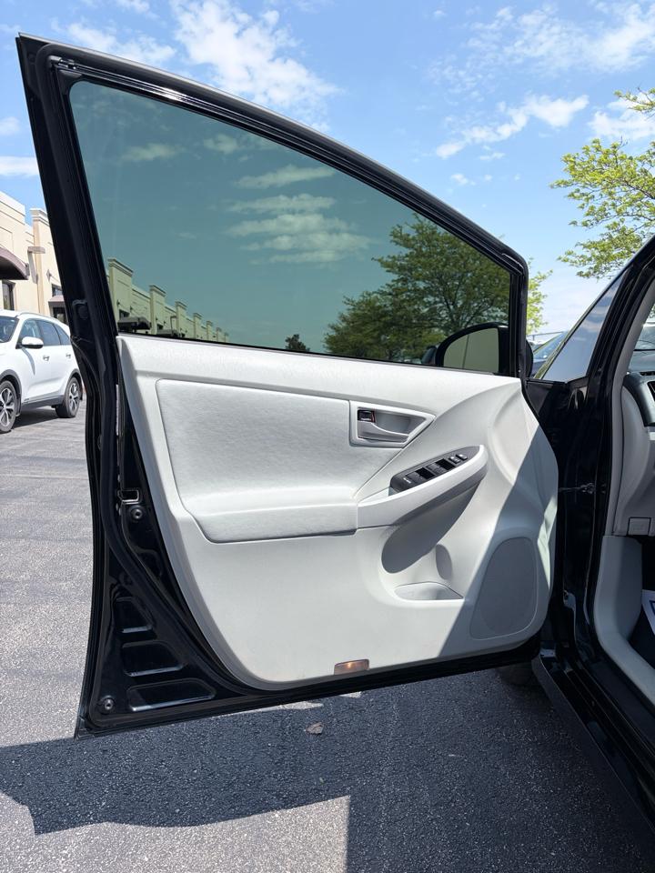 Toyota Prius Prius V 2012
