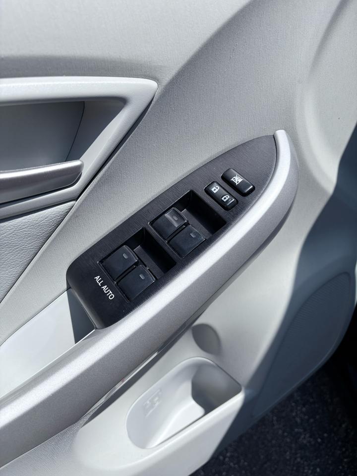 Toyota Prius Prius V 2012